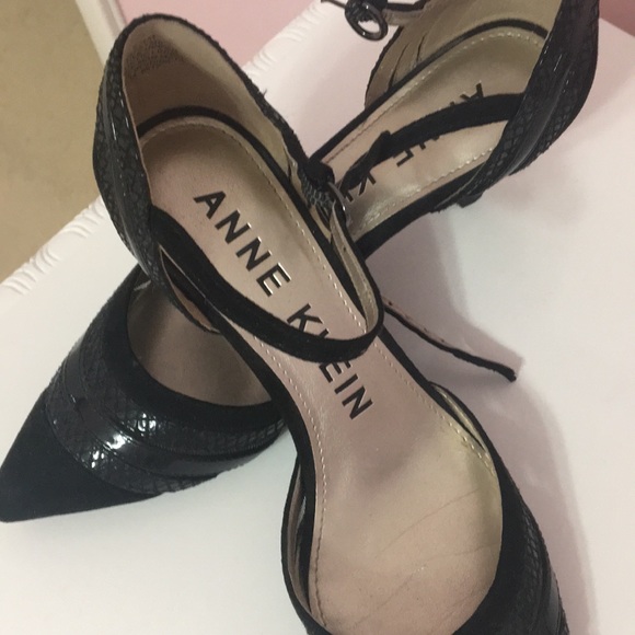 Shoes - Picture 2 of 5